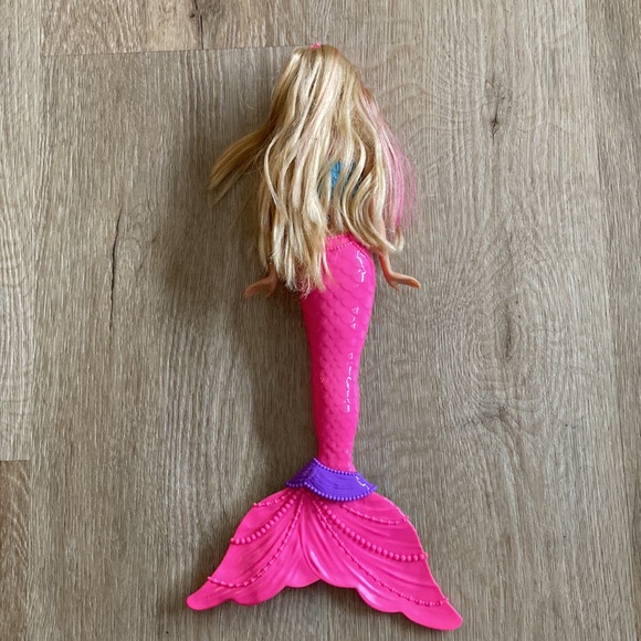 Barbie Dreamtopia Rainbow Lights Mermaid doll - Picture 4 of 4